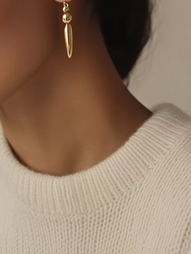 Why Sleeveless Knits Refuse to Disappear